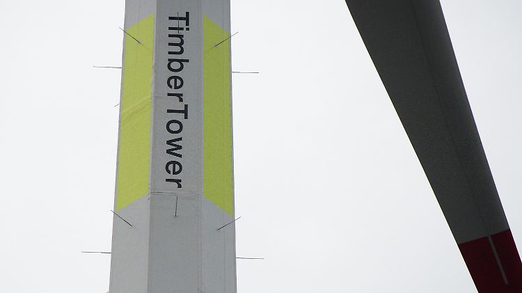 Der TimberTower ist der weltweit erste Holzturm für eine Windkraftanlage der Multimegawattklasse.