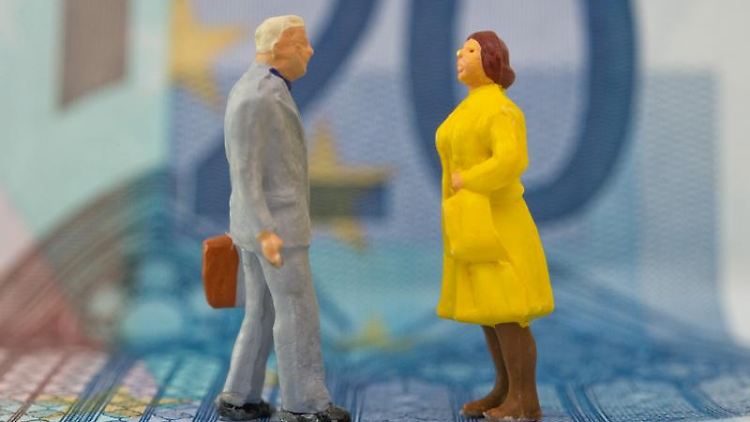 Bei alten Tarifen mit Beitragsdynamik sollten Versicherte nachfragen, ob die Renten nach altem Recht oder nach dem Unisex-Modell angepasst werden.