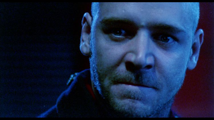 Russell Crowe, wie man ihn bisher noch nicht kannte - als Neonazi in "Romper Stomper".