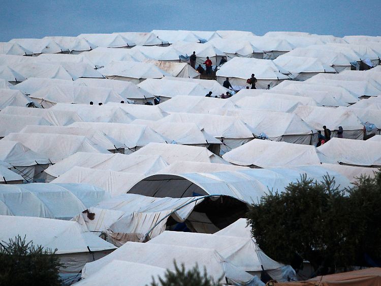 Die Zahl der Flüchtlingen in Nachbarländern wie der Türkei geht in die Hunderttausende.