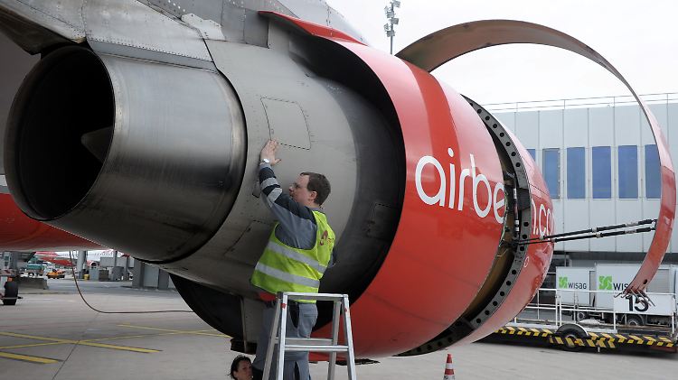 Der ehemalige Air-Berlin-Chef Hartmut Mehdorn hatte bereits im Jahr 2012 das neue Sparprogramm "Turbine 2013" angekündigt. Details nannte er seinerzeit aber nicht.