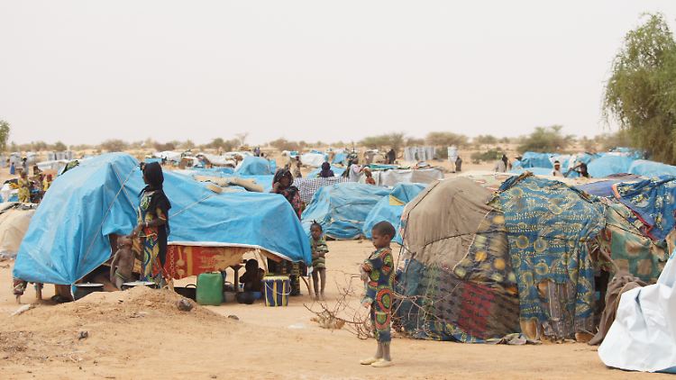 Tausende Flüchtlinge aus Mali suchen Schutz im Nachbarland Niger.
