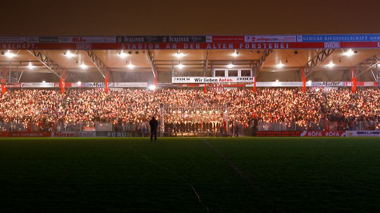 Längst kein Geheimtipp mehr: Weihnachtssingen beim FC Union Berlin.