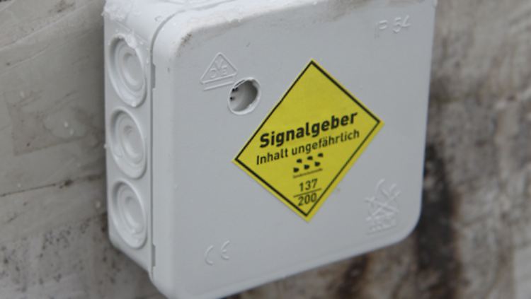 In den völlig unverdächtigen "Signalgebern" versteckten die Unbekannten die Wecker.