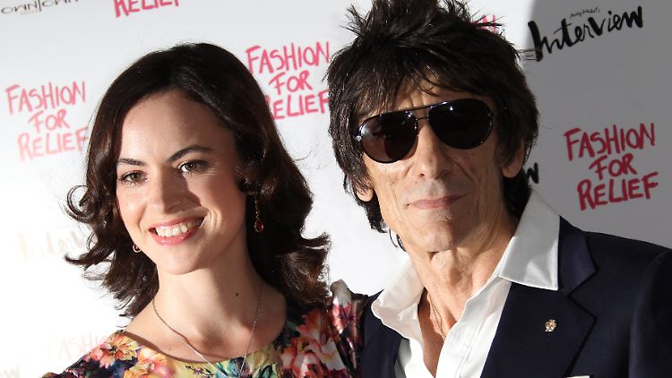Ronnie Wood und seine wesentlich jüngere Frau.