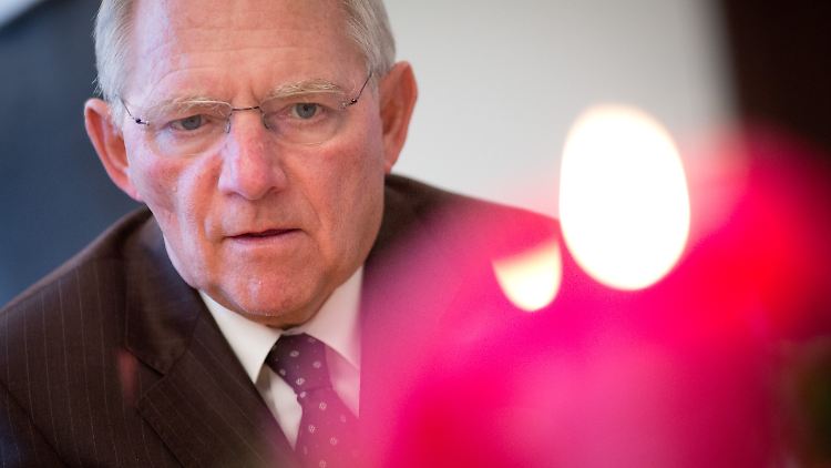 Die Opposition fordert von Finanzminister Schäuble Klarheit über ein angeblich geplantes Sparpaket nach der Bundestagswahl.