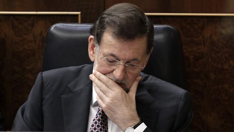 Laut einem Medienbericht soll die angeschlagene Regierung von Spaniens Ministerpräsident Rajoy mehr Zeit zum Sparen bekommen.