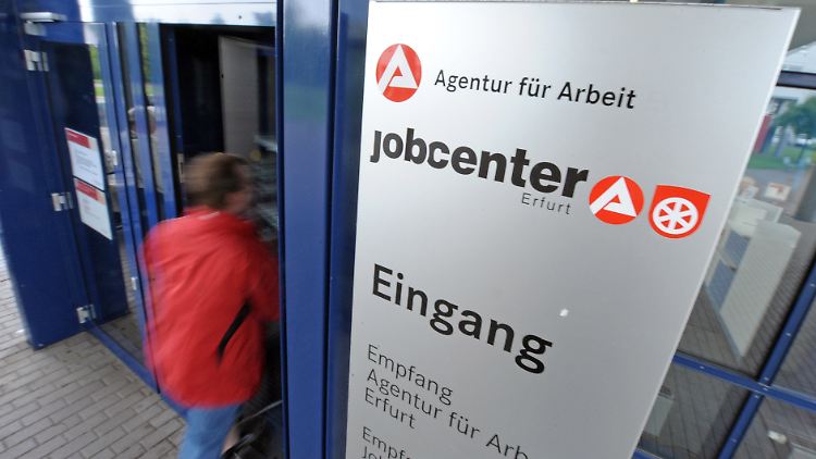 In den Jobcentern gibt es für alte Arbeitslose zumeist keine Jobs.