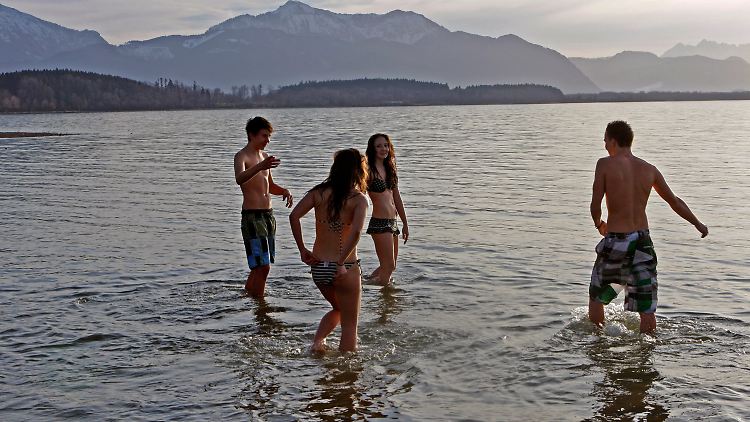 Ein kurzes Bad im Chiemsee? Keine Mutprobe bei 18 Grad.