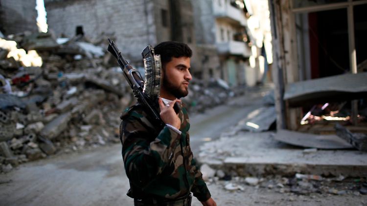 Ein Rebellenkämpfer in Aleppo.