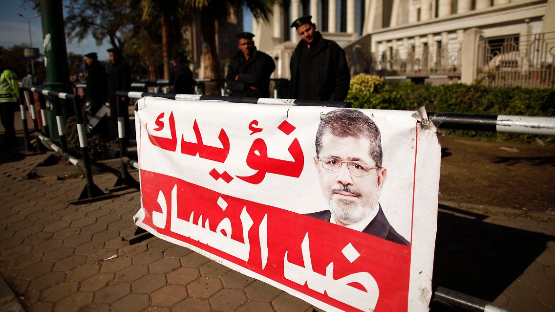 2012-12-23T142128Z_01_KHA04_RTRMDNP_3_EGYPT-POLITICS-MURSI.JPG3446899799838899927.jpg