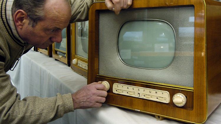 Fernseher "Iris" aus dem Jahr 1957 - nicht nur die Geräte haben sich geändert.