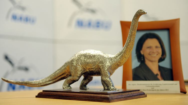 Umwelt-Dinosaurier 2012 für Ilse Aigner. Die Geehrte war bei der Auszeichnung nicht zugegen.