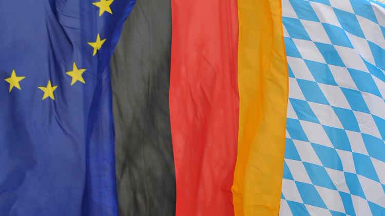 Europa ist ja schön und gut, aber was das alles kostet - denkt sich die CSU.