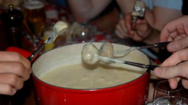 So ein Käsefondue ist eine gesellige Angelegenheit.
