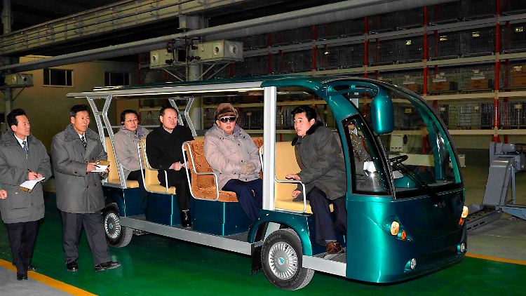 Kim besucht die Baustelle des Prestigeprojekts im Dezember 2010.