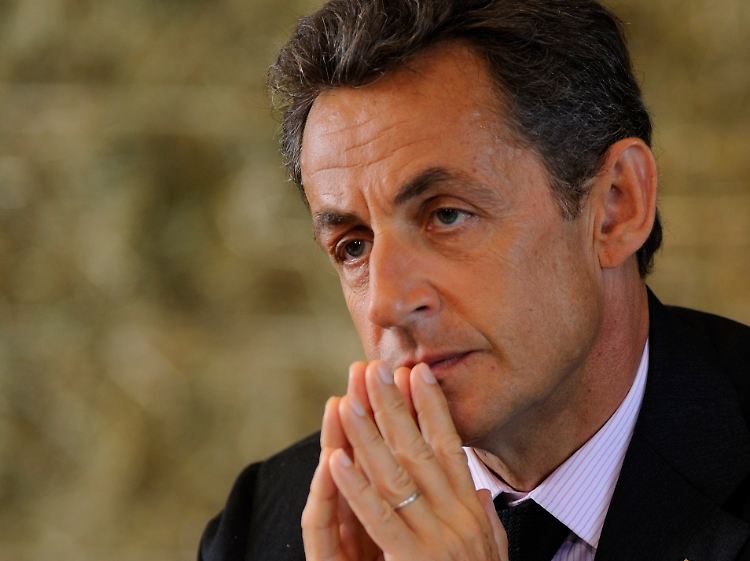 Sarkozy kündigte eine Umbildung der Regierung an.
