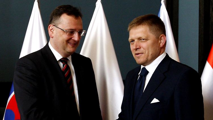 Tschechiens Ministerpräsident Petr Necas und sein slowakischer Amtskollegen Robert Fico