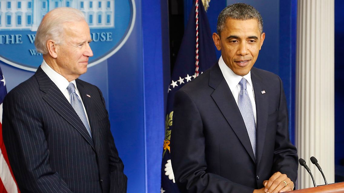 Es war eine lange Nacht für alle, das Land und seinen Präsidenten: Barack Obama (r.).