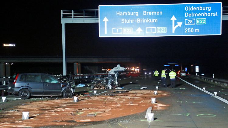 Die Autobahn wurde stundenlang gesperrt.