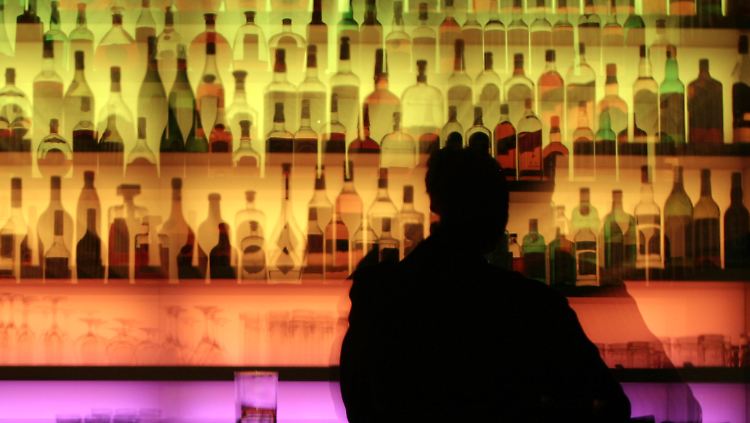 Offiziell gibt es in den USA erst ab 21 Jahren Alkohol - doch so lange wollen viele Jugendliche nicht warten.