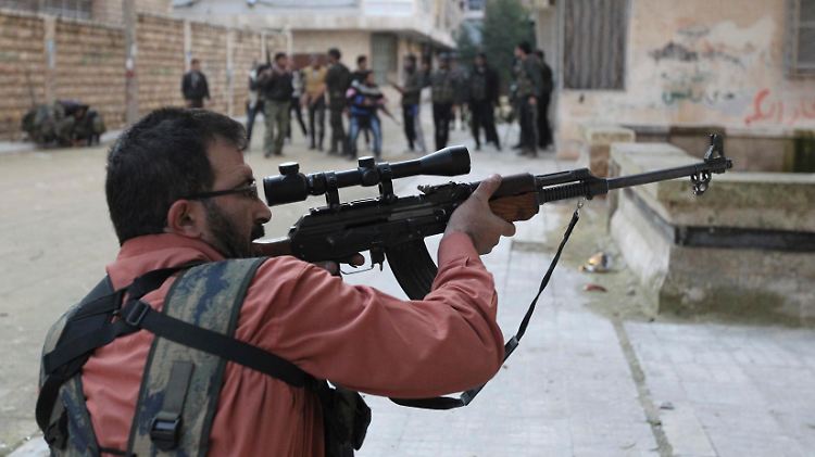 Rebellenkämpfer in Aleppo: Tausende Menschen haben in Syrien in den vergangenen Monaten ihr Leben verloren.