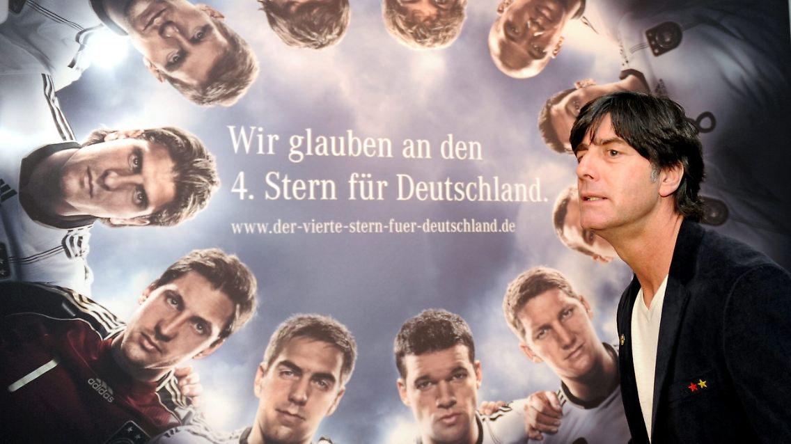 Bundestrainer Joachim Löw will mit seinem jungen DFB-Team ins WM-Finale.