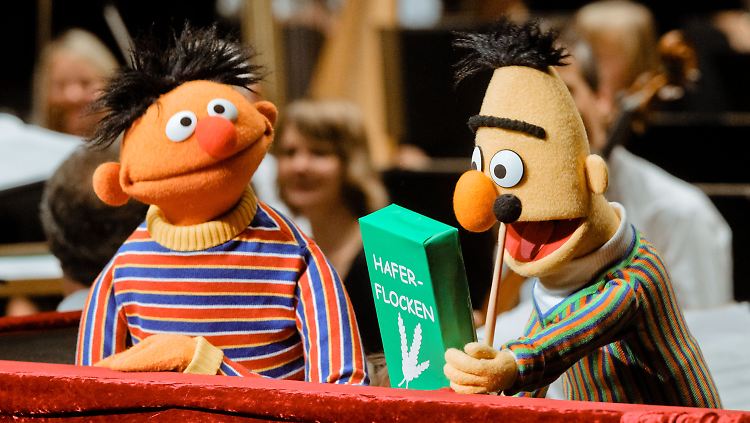 Die Sesamstraßenfiguren Ernie (l) und Bert: Britische Forscher haben Kindern ins Gehirn geschaut, während diese "Sesamstraße" sahen.