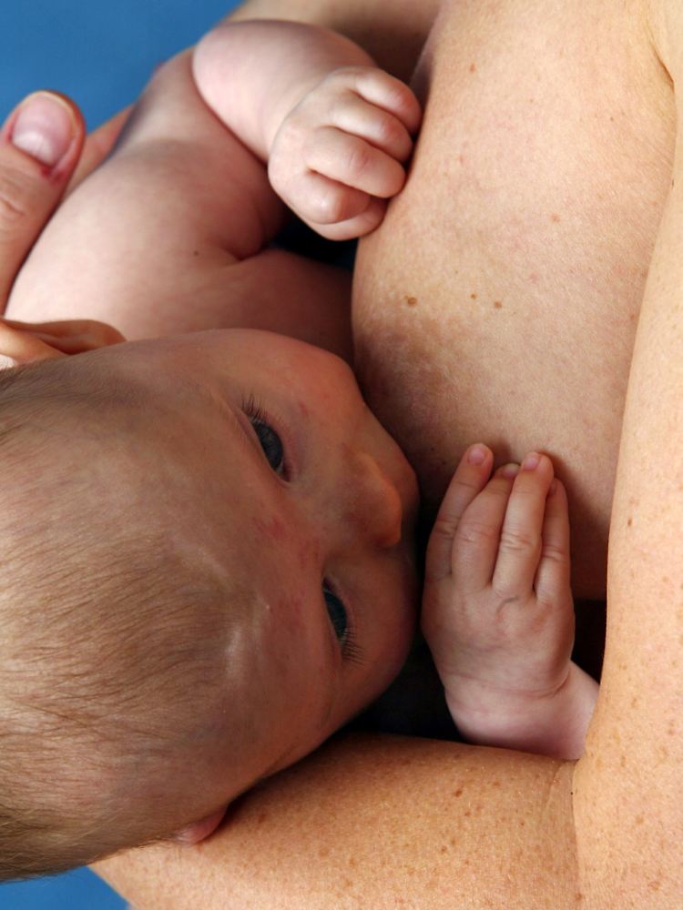 Stillen macht Kinder nicht nur weniger anfällig für Allergien und Erkrankungen, sie bekommen auch ein Gefühl von sicherer Bindung.