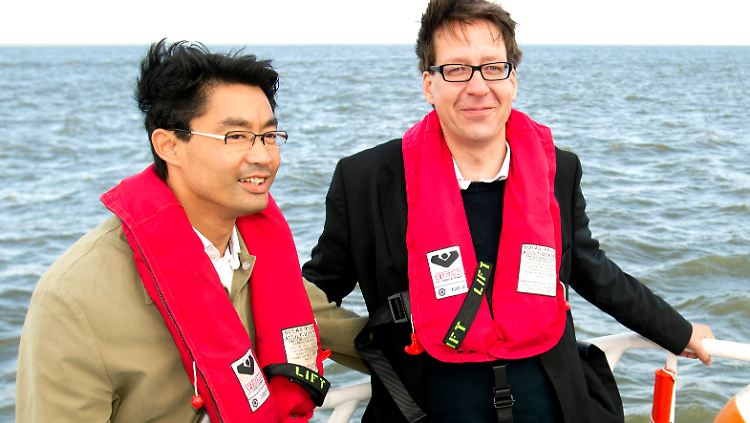 Philipp Rösler mit dem FDP-Spitzenkandidaten für Niedersachsen, Stefan Birkner.