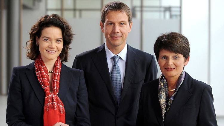 Telekom-Chef René Obermann mit seinen Vorstandskolleginnen Claudia Nemat der Marion Schick.