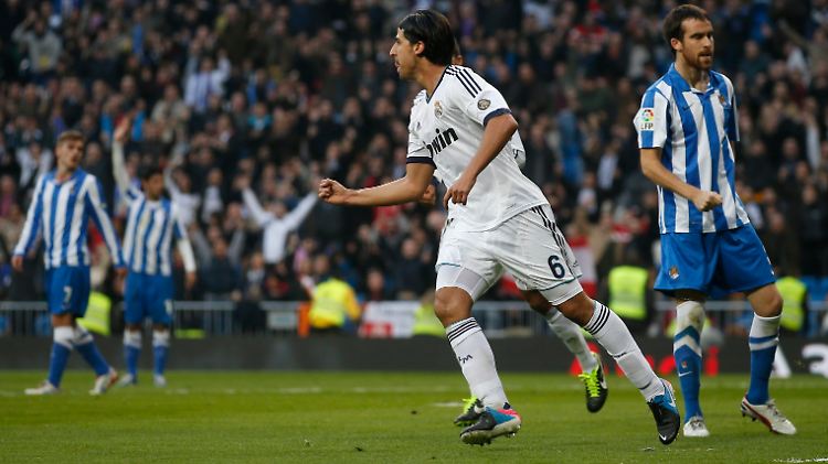 Sami Khedira (li.) trifft und dreht jubelnd ab.