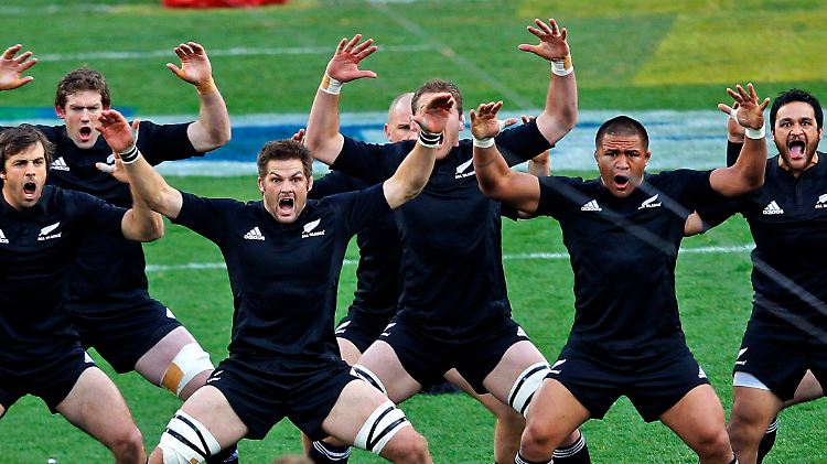 Wie die "All Blacks" beim Rugby bereiten sich die deutschen Anleger für den Angriff auf die 8000-Punkte-Marke im Dax vor.