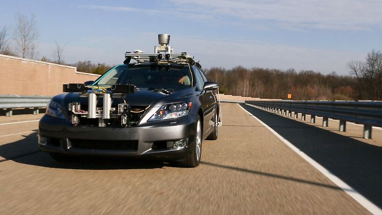 Toyota stellt in Las Vegas den "Active Security Car" vor.