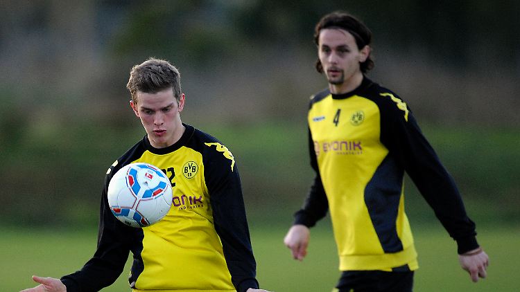 Bleiben Dortmunder: Mittelfeldspieler Sven Bender und Innenverteidiger Neven Subotic.