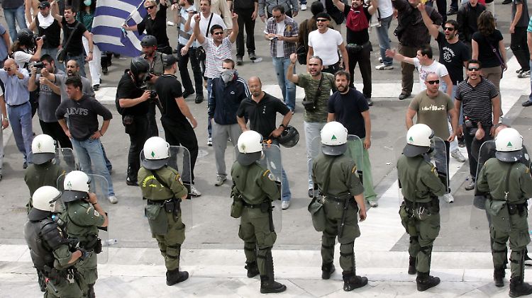 Im Sommer kam es wiederholt zu schweren Ausschreitungen in Athen.