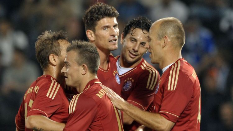 Die Bayern jubeln nach dem 5:0-Treffer in der 2. Halbzeit.