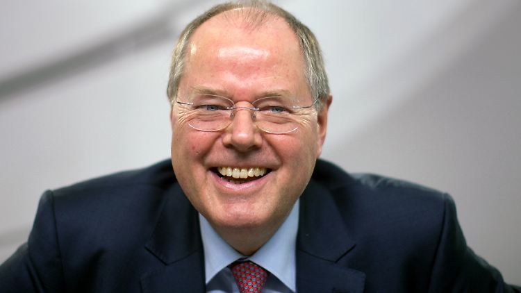 Klare Kante geht nach hinten los: Peer Steinbrück verliert deutlich an Sympathie gegenüber Kanzlerin Merkel.