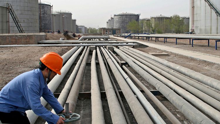 Wächst Chinas Wirtschaft, steigt auch der Ölbedarf und damit die Nachfrage und die Preise.