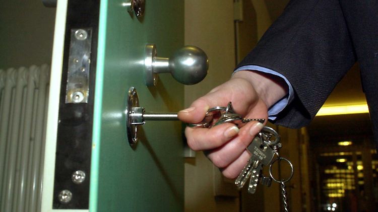 Die Zellentür war geöffnet - und jemand bemerkte das Paar.