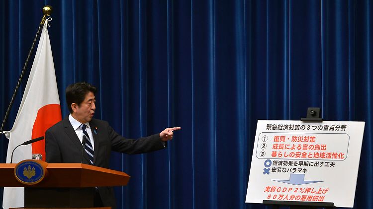 In drei Schritten zum Erfolg: Shinzo Abe erklärt den Japanern sein Krisenprogramm.