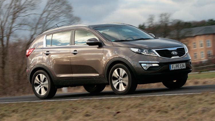 Die Robuste Beplankung sorgt auch beim Fronttriebs-Modell des Kia Sportage für eine authentische SUV-Optik.