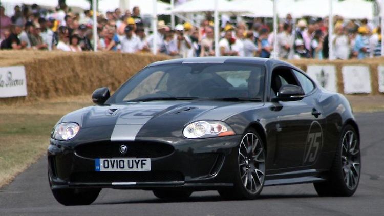 Edel-Coupé im Sportdress: Der Jaguar XKR75. 