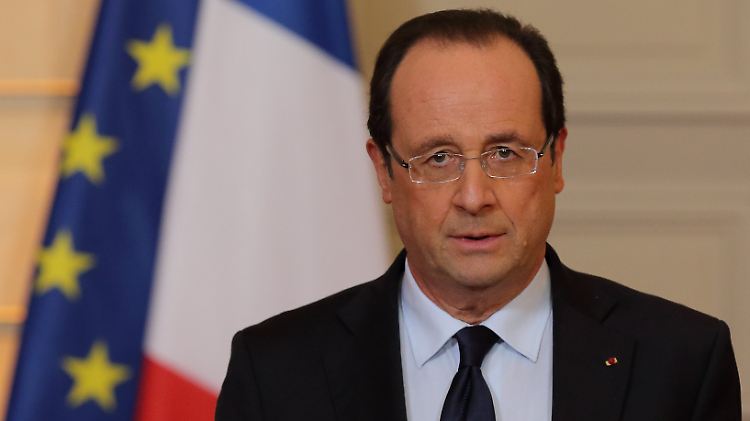 Hollande teilt seinen Landsleuten mit, dass französische Soldaten seit Freitagnachmittag aktiv in Mali kämpfen.