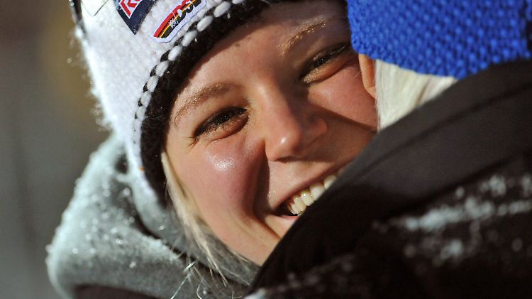 Miriam Gössner freut sich über ihren Erfolg im Sprint.