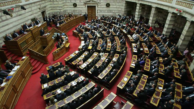 Das Parlament in Athen ringt sich zu Sparmaßnahmen durch.