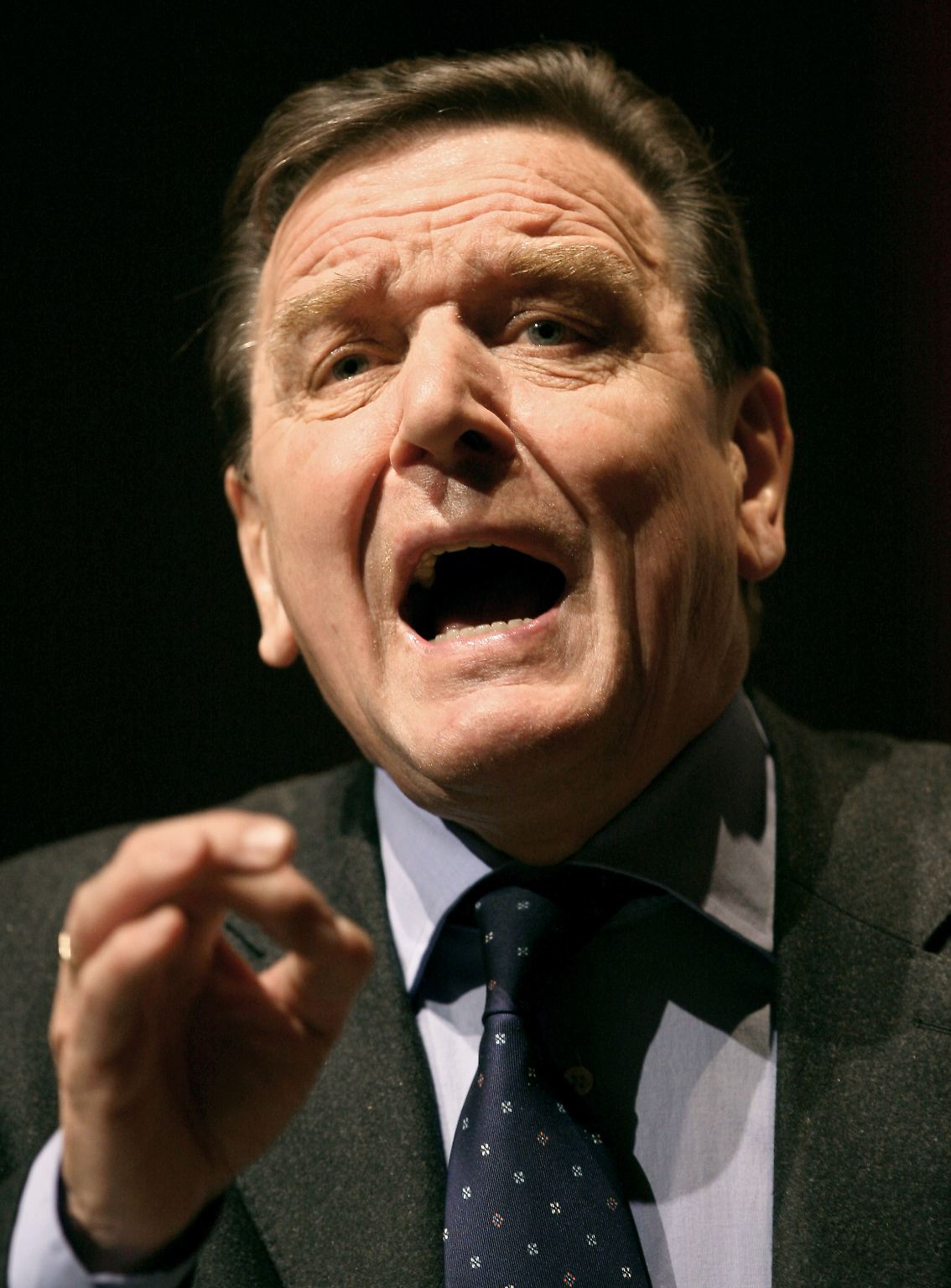 Gerhard Schröder ist für seine eingängigen Botschaften und seine markigen Sprüche bekannt. Einige davon, die unvergessen blieben.