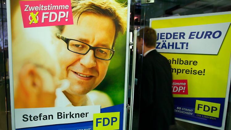 Um Stefan Birkner, den Spitzenkandidaten der FDP, geht es in Niedersachsen zumeist nur am Rande. Im Mittelpunkt steht die politische Zukunft von Philipp Rösler und die magische Fünf-Prozent-Hürde.