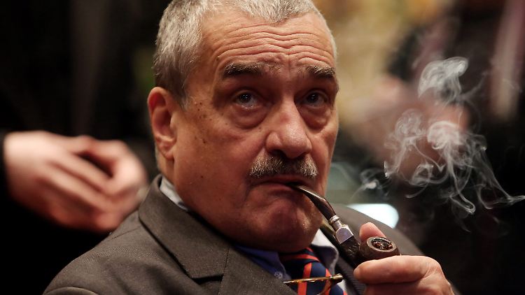 Außenminister Karel Schwarzenberg sorgte mit einem respektablen Ergebnis bei den Präsidentschaftswahlen für eine Überraschung