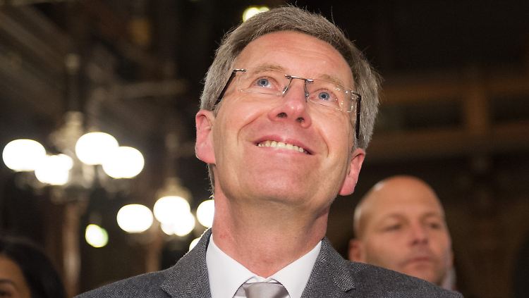 Christian Wulffs Leben fährt Achterbahn - aber ein Strafprozess bleibt ihm vielleicht erspart.